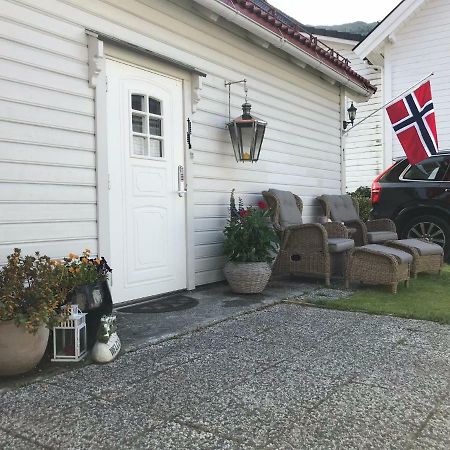 Koselig Landsbyhus I Nordfjord Нордфьордейд Екстериор снимка