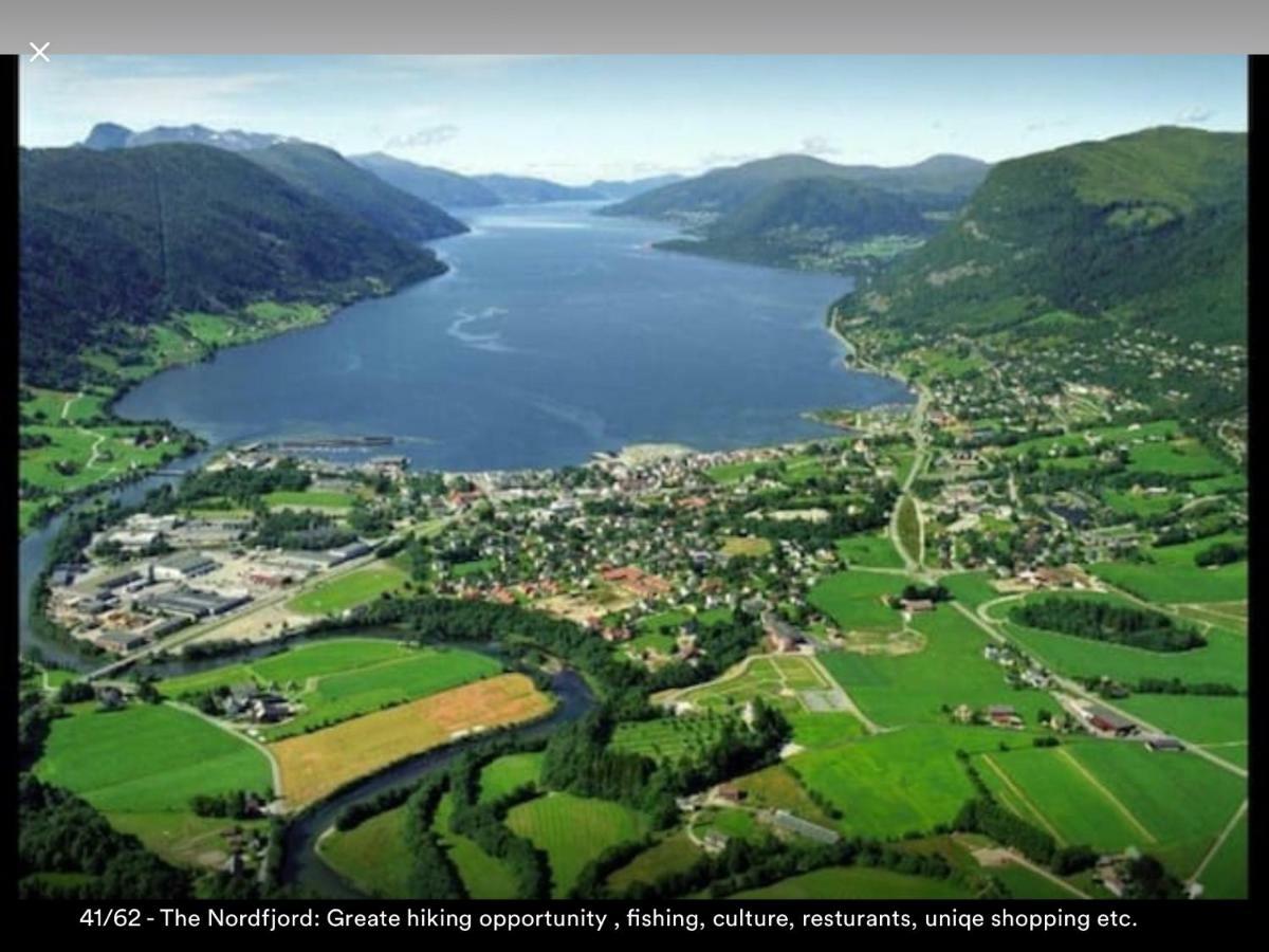 Koselig Landsbyhus I Nordfjord Нордфьордейд Екстериор снимка