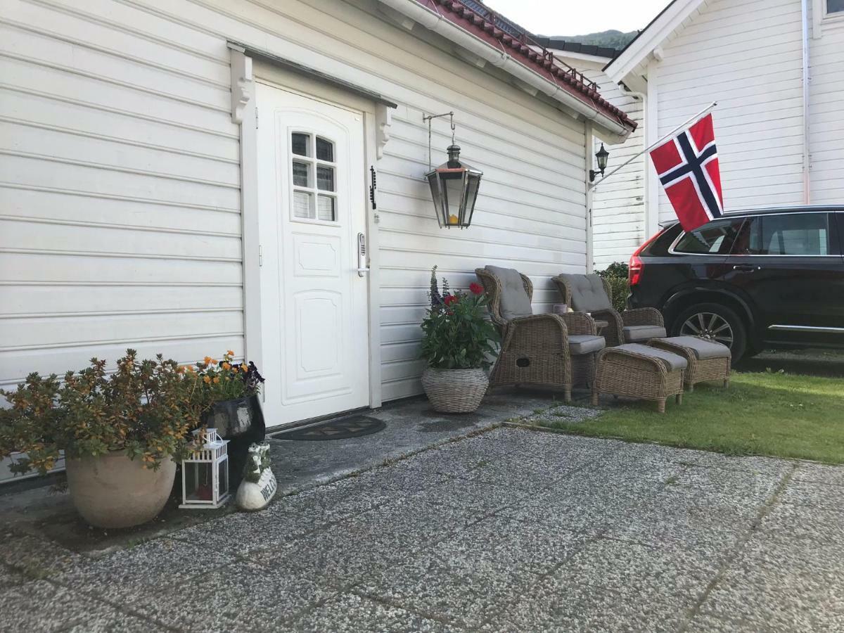 Koselig Landsbyhus I Nordfjord Нордфьордейд Екстериор снимка